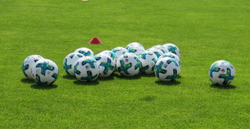 乐鱼体育网站入口-曼联新星爆发，挑战恩菲尔德防线坚固