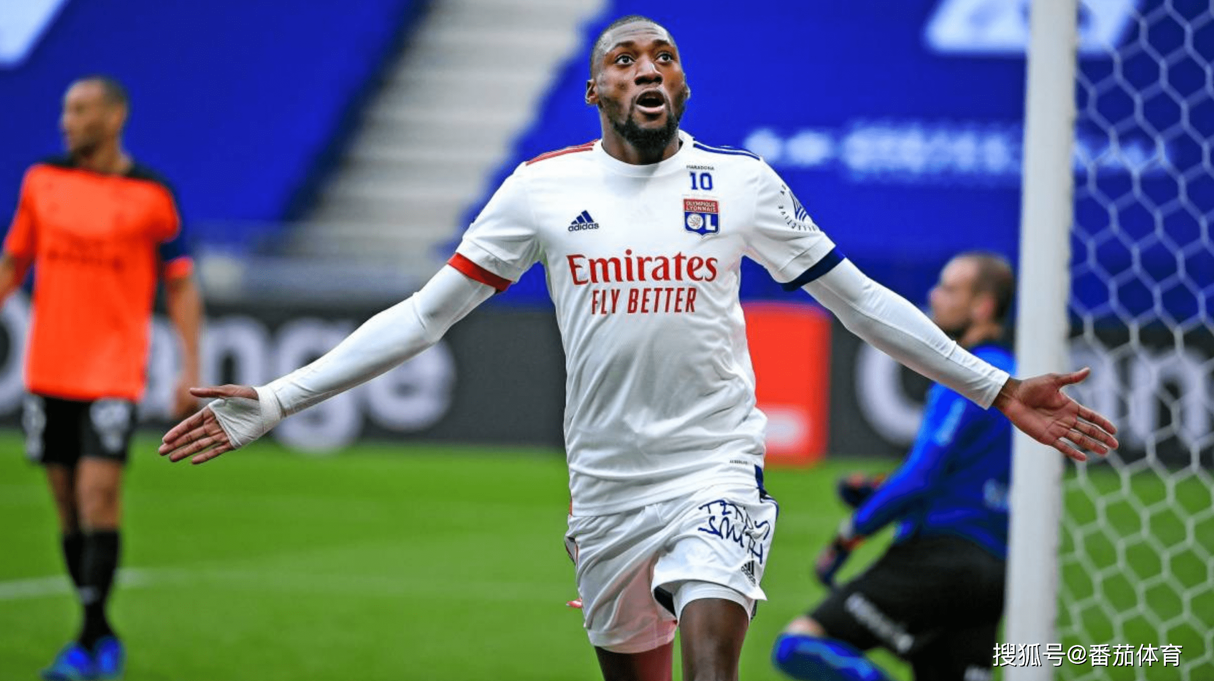 乐鱼体育地址-里昂遭遇亚眠绝杀，法甲前四地位动摇的简单介绍