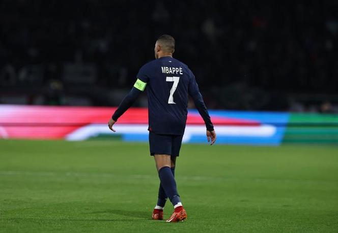 里昂主场大胜,取得赛季首场胜利 里昂主场大胜,取得赛季首场胜利