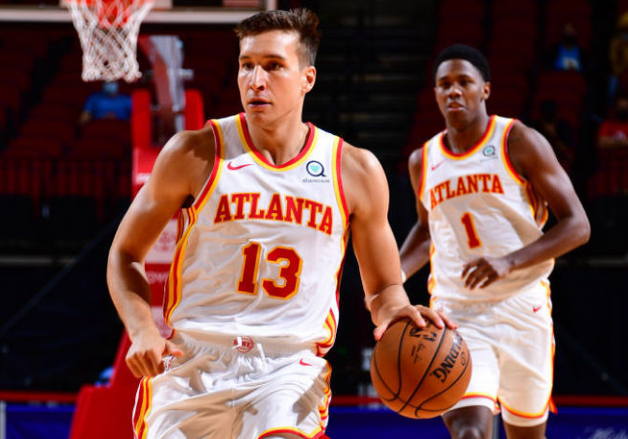 老鹰客场取胜黄蜂,杨不愧为球队领袖的简单介绍 老鹰客场取胜黄蜂,杨不愧为球队领袖的简单介绍