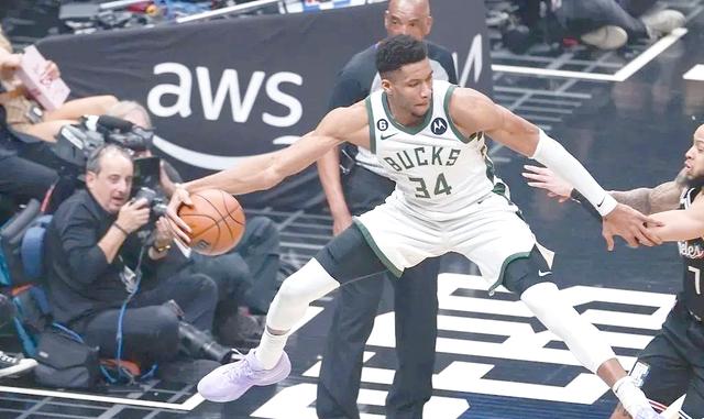 乐鱼体育竞技-雄鹿击败凯尔特人，亚当斯状态火爆