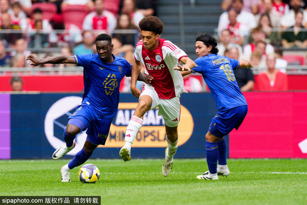 包含摩纳哥客场逆转，惊险击败里尔的词条