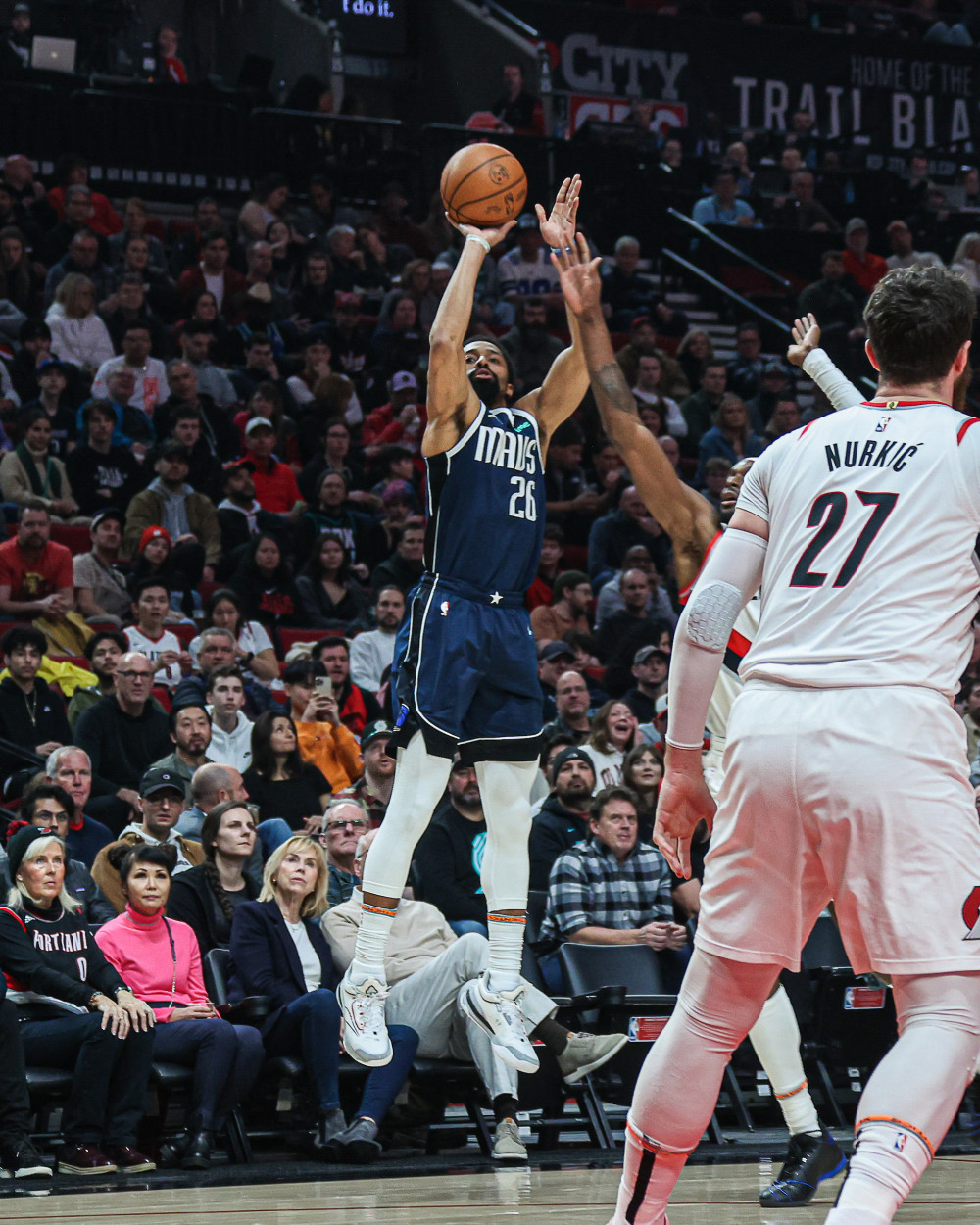 乐鱼体育地址-爵士开拓者全队精神食粮，独行侠逆袭士气飙升