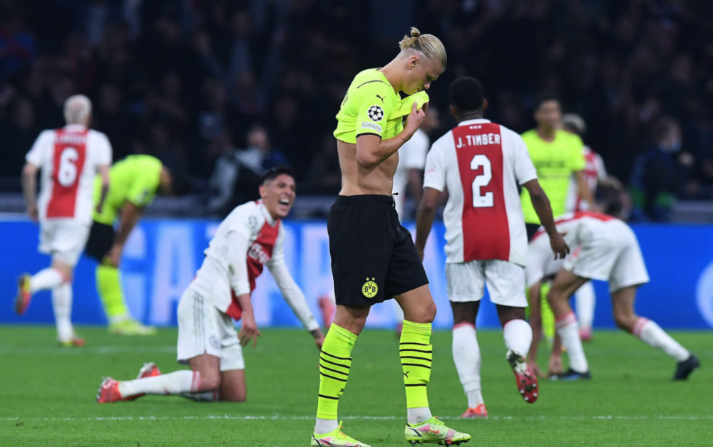 关于阿贾克斯收获一分，继续努力的信息