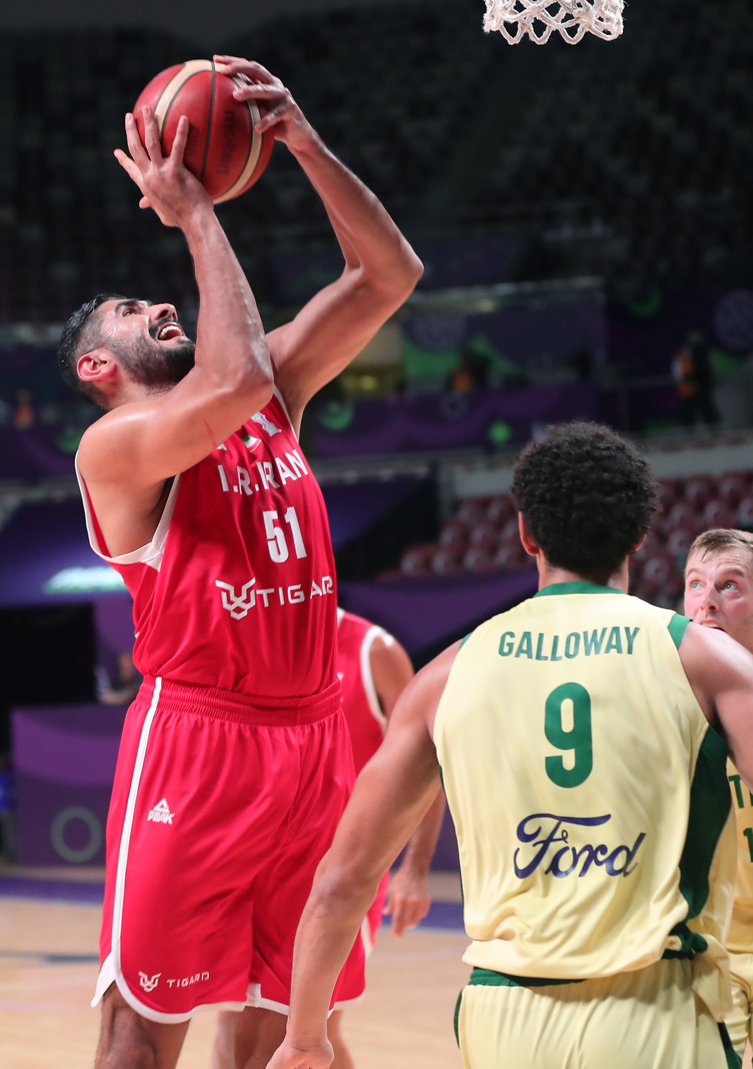 篮球女子半决赛：澳大利亚队晋级决赛