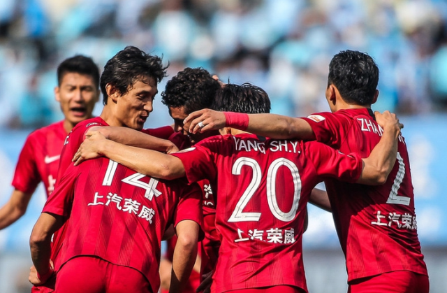 包含河南建业客场惊险获胜，积分榜上升的词条