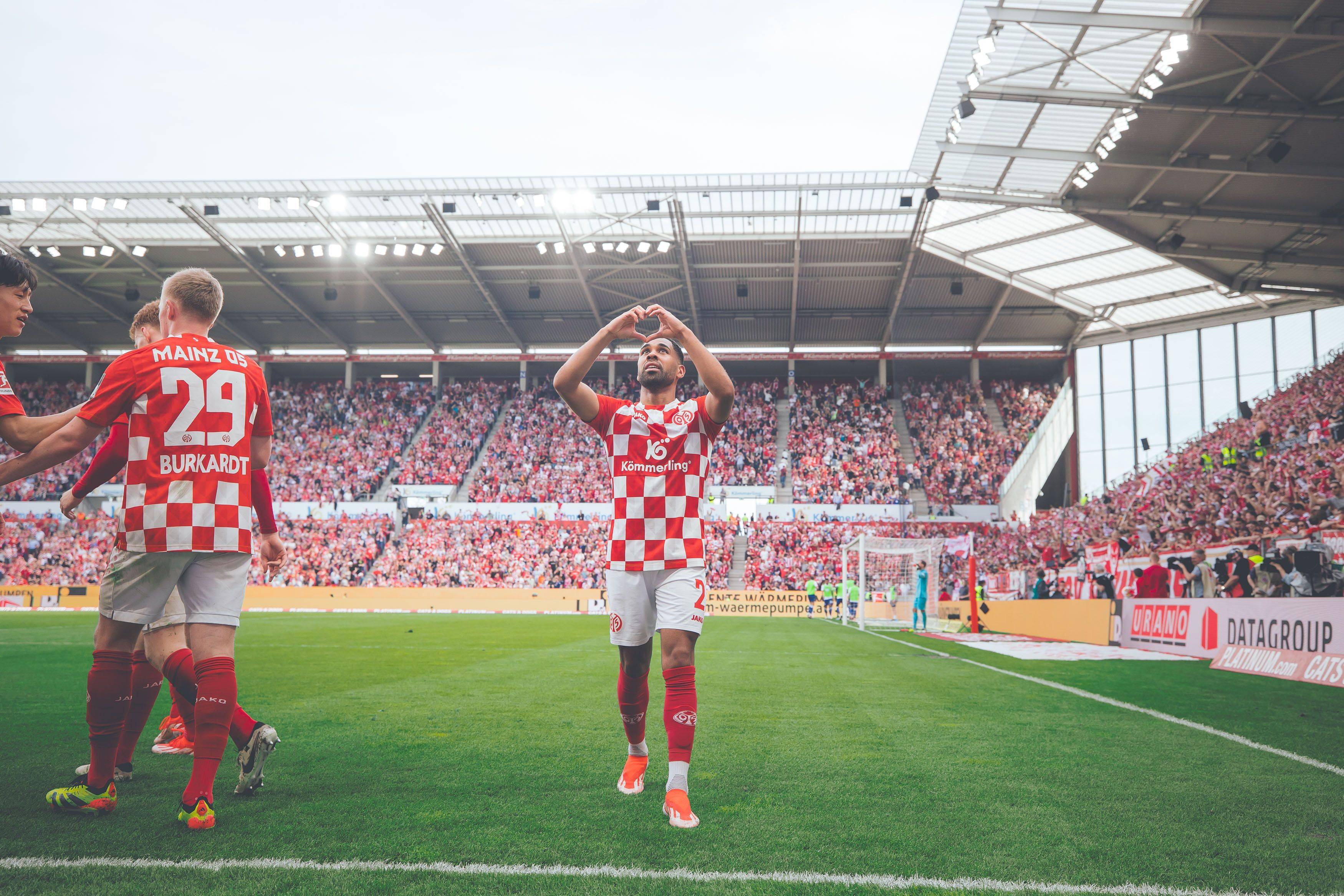 弗兰克福取得胜利，联赛状态回升