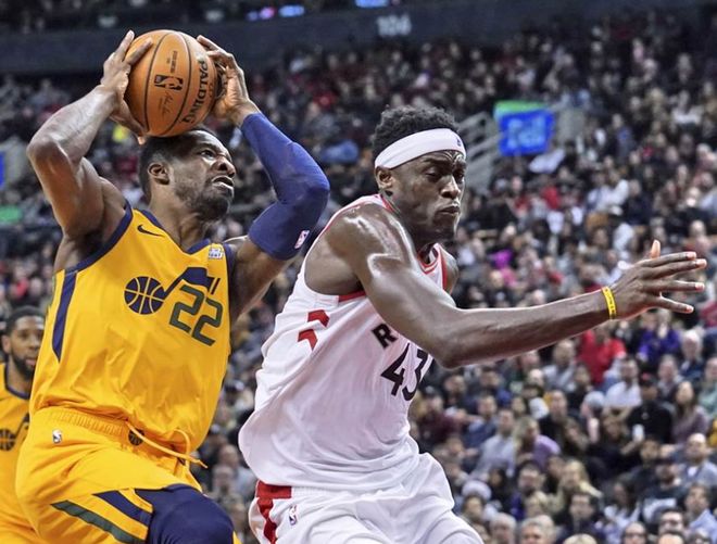 关于爵士逆转猛龙，结束季前赛4连败的信息