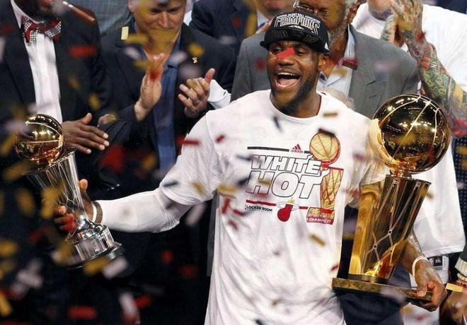 詹姆斯收获生涯第5座总冠军戒指，再创历史伟业！的简单介绍